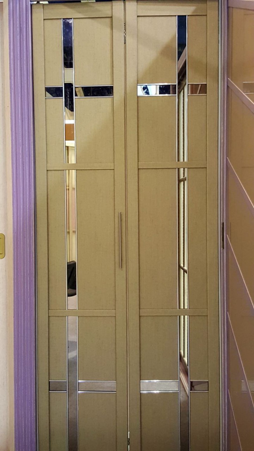 Двери гармошка шпонированные с зеркальным декором Атырау