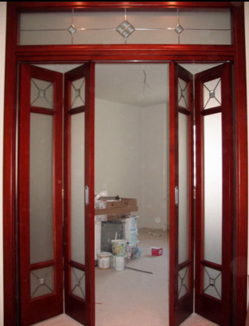 Дверь гармошка с декоративными стеклянными вставками Атырау