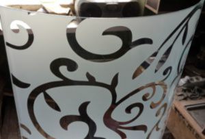 Стекло радиусное с пескоструйным рисунком для радиусных дверей Атырау